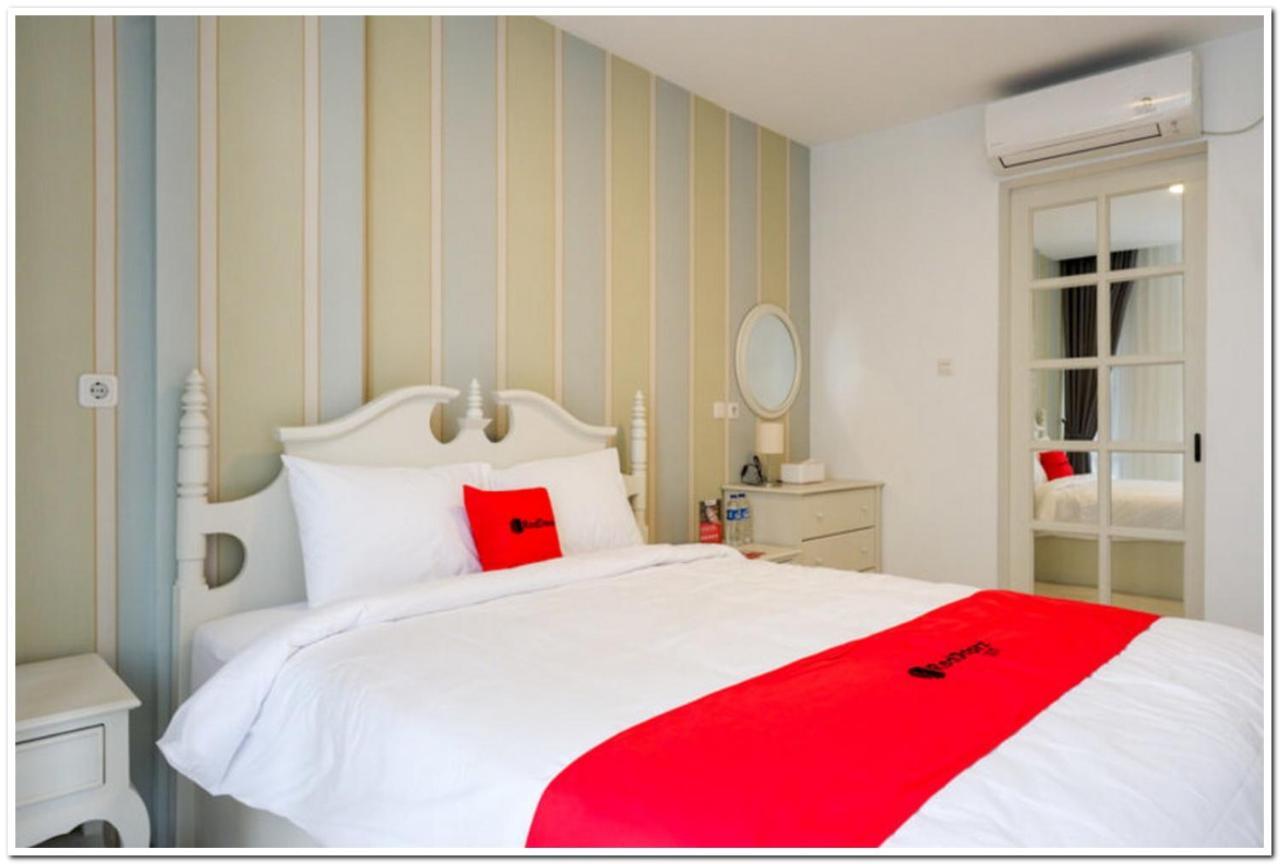 Reddoorz Plus @ Madukoro Raya Semarang Buitenkant foto