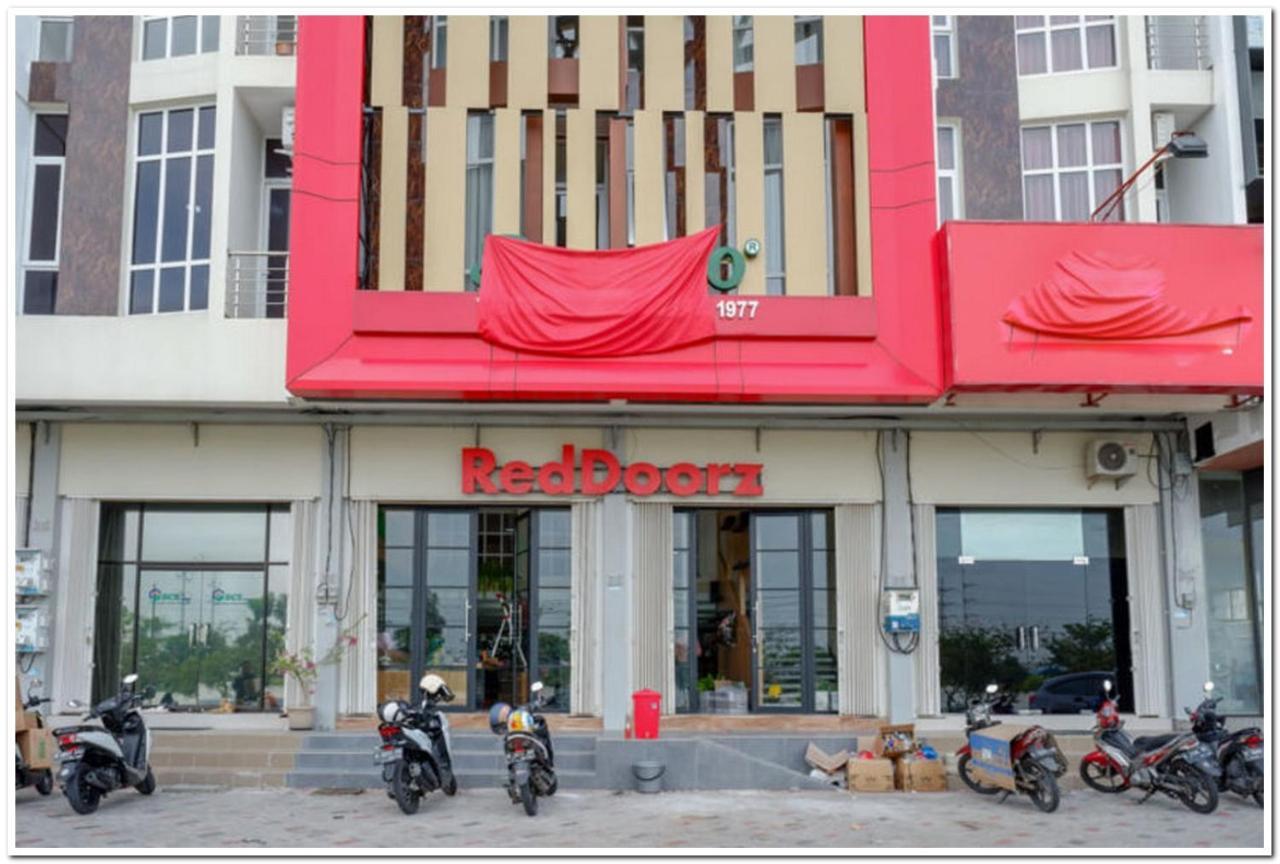 Reddoorz Plus @ Madukoro Raya Semarang Buitenkant foto
