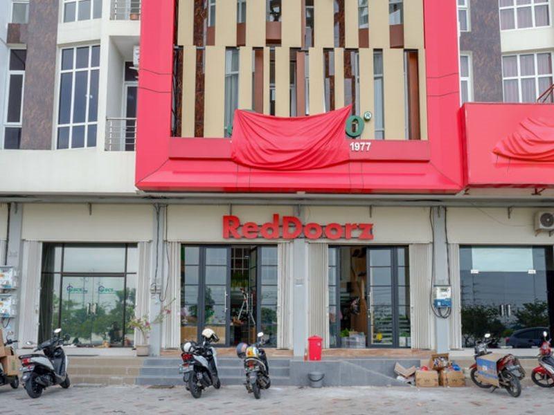 Reddoorz Plus @ Madukoro Raya Semarang Buitenkant foto