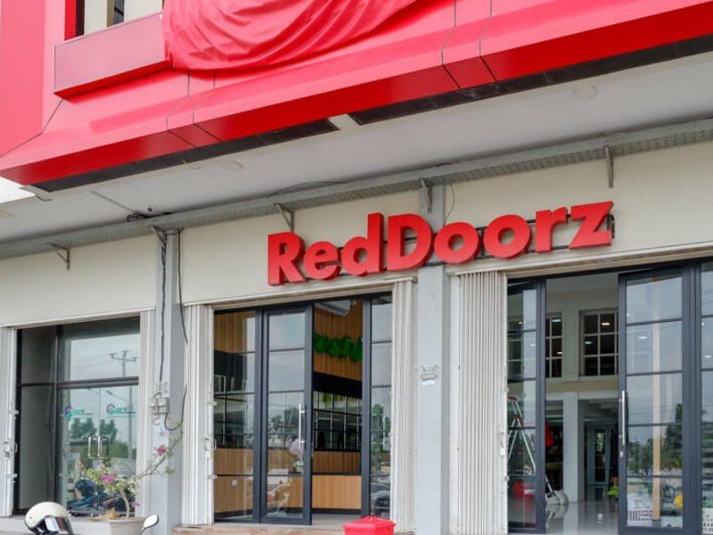 Reddoorz Plus @ Madukoro Raya Semarang Buitenkant foto